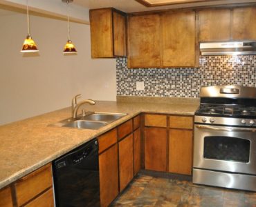 picture of 1112 burton middle townhome kitchen and eating bar area