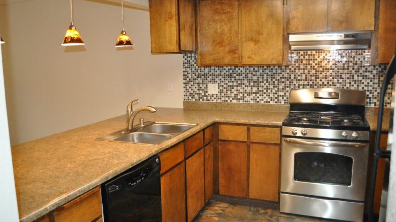 picture of 1112 burton middle townhome kitchen and eating bar area