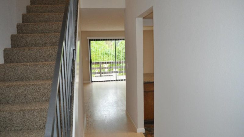 picture of 1112 burton middle townhome stairwell