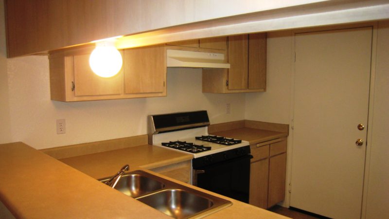 picture of 1051 burton middle townhome kitchen area