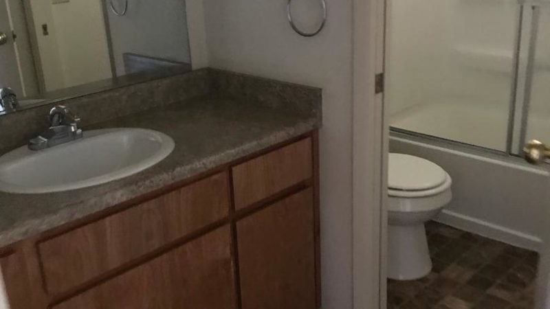 photo of windsor court bathroom vanity
