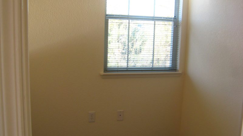 picture of willow park end townhome bedroom entrance