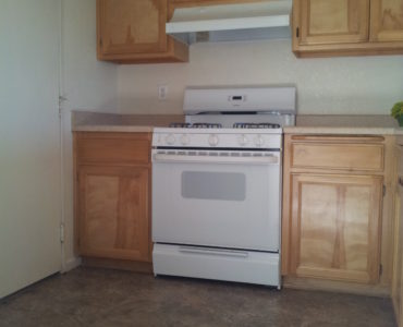 picture of willow park middle townhome stove and counter