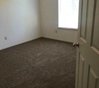 photo of windsor court duplex second bedroom