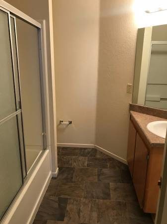 photo of windsor court duplex bathroom