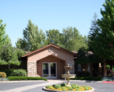 Picture of meadowood common area and fountain