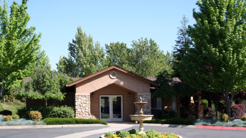 Picture of meadowood common area and fountain