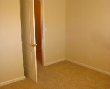 picture of Redwood middle bedroom 2
