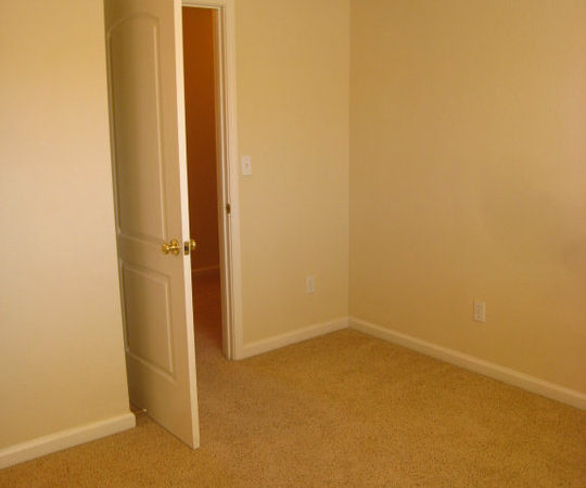 picture of Redwood middle bedroom 2