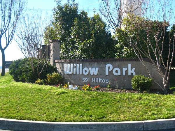 picture of willow park entry sign