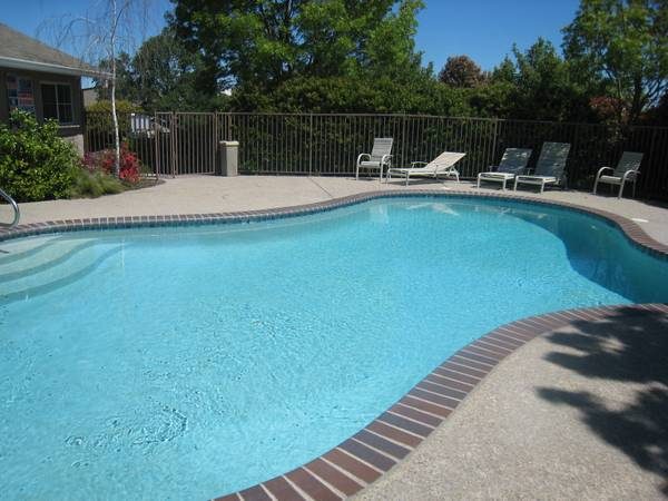 picture of willow park pool and lounge chairs